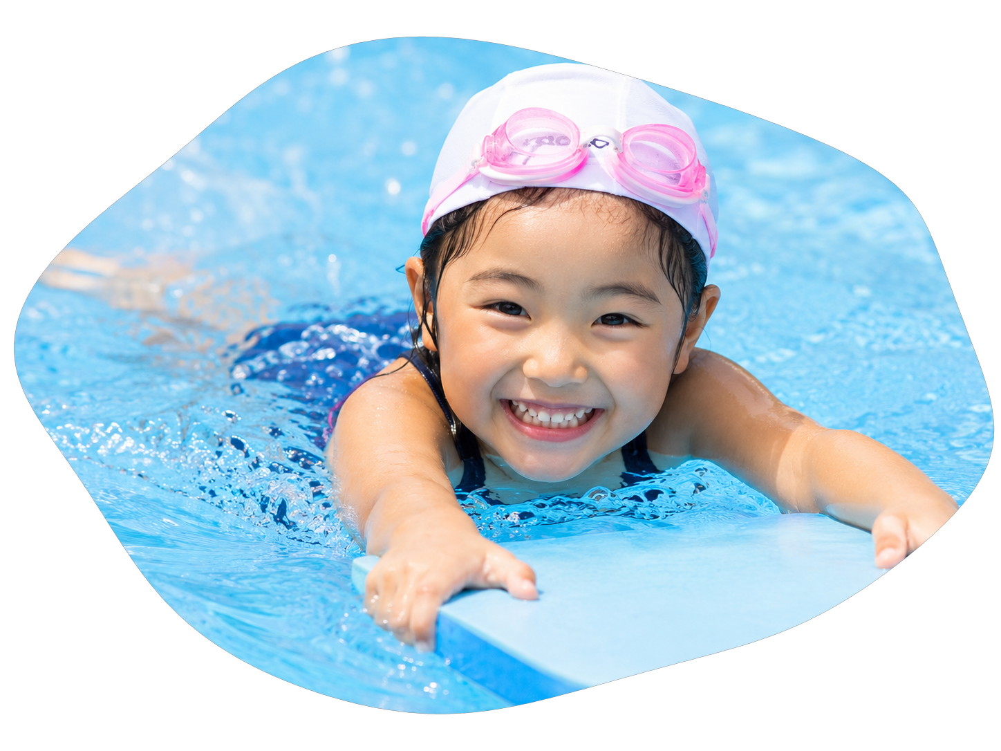 水泳を楽しむ子ども